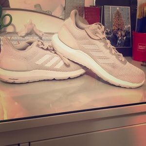 NIKE cloud foam running shoes!!